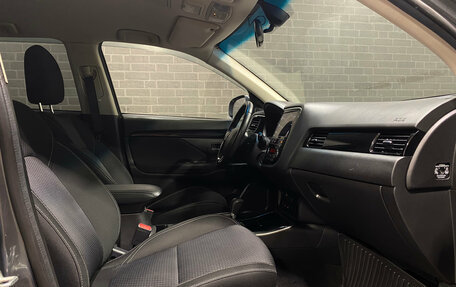 Mitsubishi Outlander III рестайлинг 3, 2019 год, 2 300 000 рублей, 10 фотография