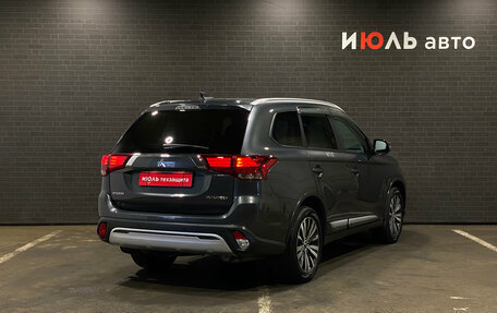 Mitsubishi Outlander III рестайлинг 3, 2019 год, 2 300 000 рублей, 5 фотография