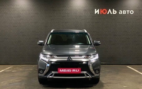 Mitsubishi Outlander III рестайлинг 3, 2019 год, 2 300 000 рублей, 2 фотография