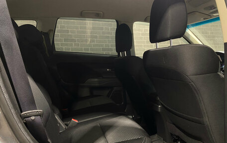 Mitsubishi Outlander III рестайлинг 3, 2019 год, 2 300 000 рублей, 11 фотография