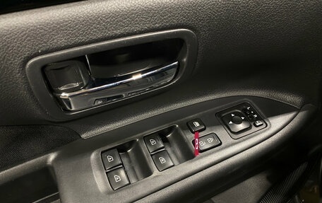 Mitsubishi Outlander III рестайлинг 3, 2019 год, 2 300 000 рублей, 15 фотография