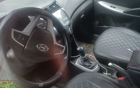 Hyundai Solaris II рестайлинг, 2013 год, 600 000 рублей, 3 фотография