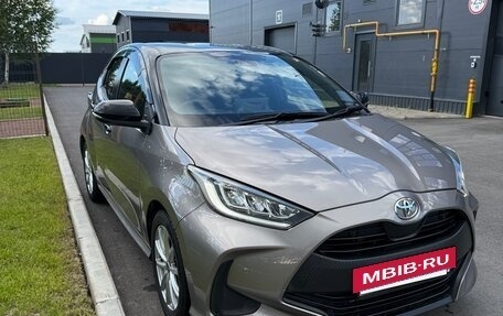 Toyota Yaris, 2020 год, 1 350 000 рублей, 2 фотография