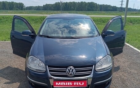 Volkswagen Jetta VI, 2010 год, 700 000 рублей, 1 фотография
