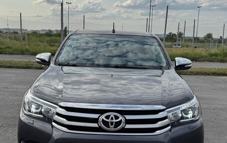 Toyota Hilux VIII, 2016 год, 2 990 000 рублей, 2 фотография