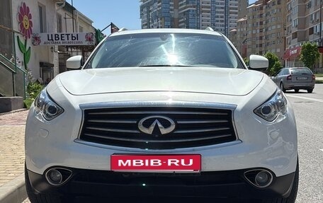 Infiniti FX II, 2011 год, 1 850 000 рублей, 1 фотография