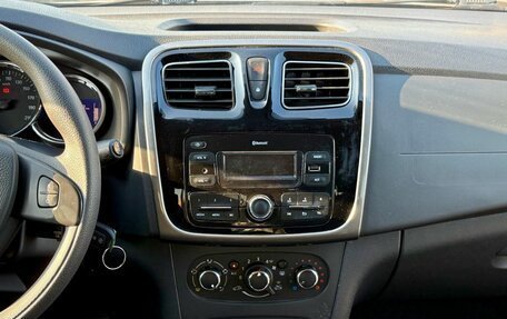 Renault Logan II, 2018 год, 829 000 рублей, 20 фотография