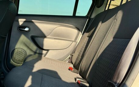 Renault Logan II, 2018 год, 829 000 рублей, 15 фотография