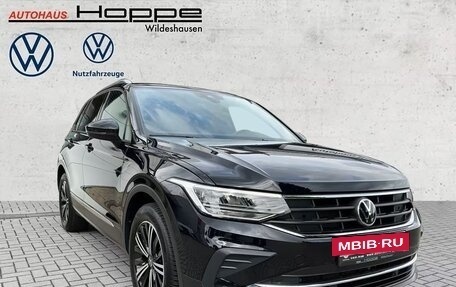 Volkswagen Tiguan II, 2023 год, 2 730 000 рублей, 2 фотография
