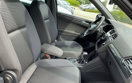 Volkswagen Tiguan II, 2023 год, 2 730 000 рублей, 6 фотография