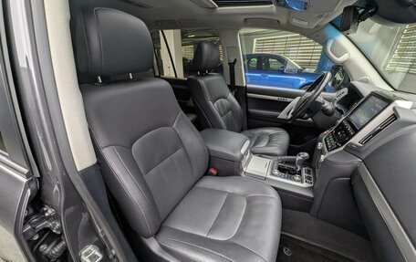 Toyota Land Cruiser 200, 2019 год, 7 797 000 рублей, 13 фотография