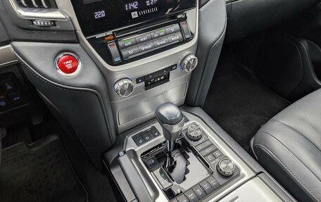 Toyota Land Cruiser 200, 2019 год, 7 797 000 рублей, 15 фотография