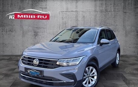 Volkswagen Tiguan II, 2023 год, 2 740 000 рублей, 2 фотография