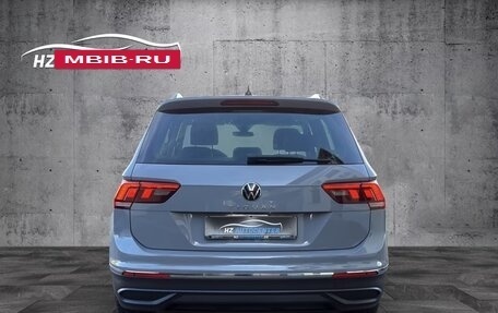 Volkswagen Tiguan II, 2023 год, 2 740 000 рублей, 5 фотография
