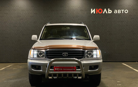 Toyota Land Cruiser 100 рестайлинг 2, 2002 год, 1 650 000 рублей, 2 фотография