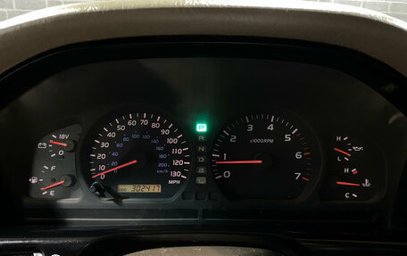 Toyota Land Cruiser 100 рестайлинг 2, 2002 год, 1 650 000 рублей, 19 фотография