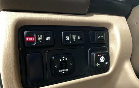 Toyota Land Cruiser 100 рестайлинг 2, 2002 год, 1 650 000 рублей, 15 фотография