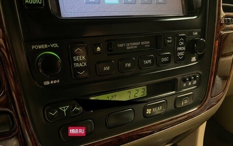 Toyota Land Cruiser 100 рестайлинг 2, 2002 год, 1 650 000 рублей, 12 фотография