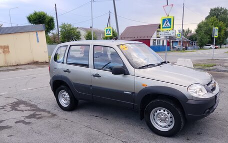 Chevrolet Niva I рестайлинг, 2010 год, 460 000 рублей, 2 фотография