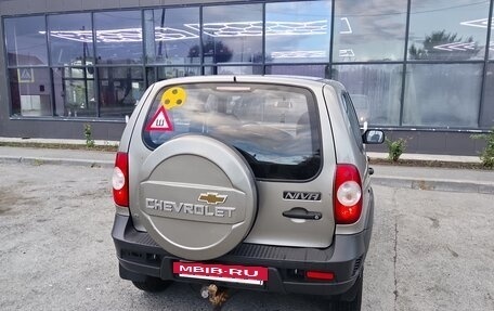 Chevrolet Niva I рестайлинг, 2010 год, 460 000 рублей, 3 фотография
