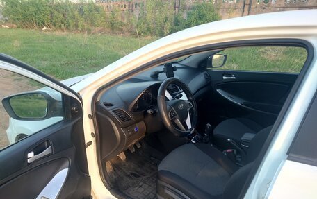 Hyundai Solaris II рестайлинг, 2013 год, 770 000 рублей, 11 фотография
