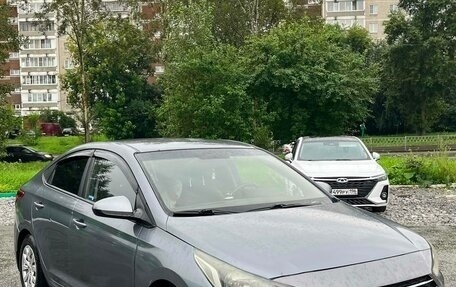 Hyundai Solaris II рестайлинг, 2017 год, 800 000 рублей, 2 фотография