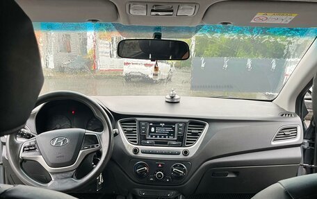 Hyundai Solaris II рестайлинг, 2017 год, 800 000 рублей, 8 фотография