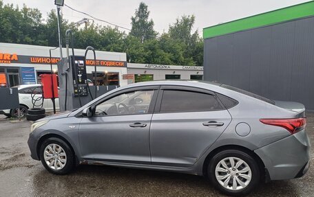 Hyundai Solaris II рестайлинг, 2017 год, 800 000 рублей, 10 фотография