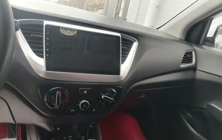 Hyundai Solaris II рестайлинг, 2018 год, 1 150 000 рублей, 4 фотография