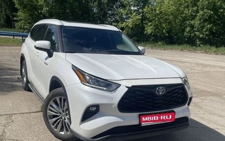 Toyota Highlander, 2022 год, 5 900 000 рублей, 1 фотография