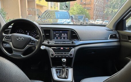 Hyundai Elantra VI рестайлинг, 2018 год, 1 250 000 рублей, 6 фотография