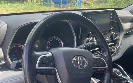Toyota Highlander, 2022 год, 5 900 000 рублей, 5 фотография