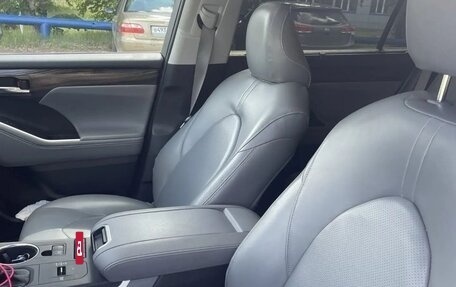 Toyota Highlander, 2022 год, 5 900 000 рублей, 8 фотография
