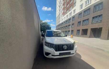 Toyota Land Cruiser Prado 150 рестайлинг 2, 2021 год, 7 200 000 рублей, 1 фотография