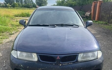 Mitsubishi Carisma I, 1998 год, 165 000 рублей, 1 фотография