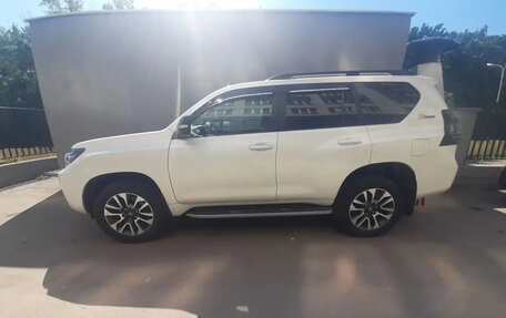 Toyota Land Cruiser Prado 150 рестайлинг 2, 2021 год, 7 200 000 рублей, 2 фотография