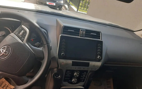 Toyota Land Cruiser Prado 150 рестайлинг 2, 2021 год, 7 200 000 рублей, 5 фотография