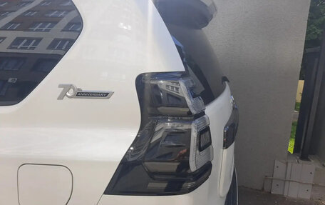 Toyota Land Cruiser Prado 150 рестайлинг 2, 2021 год, 7 200 000 рублей, 7 фотография
