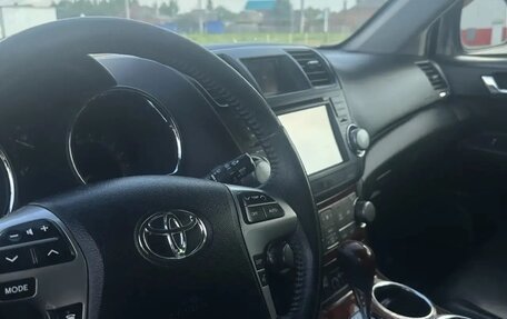 Toyota Highlander III, 2011 год, 2 200 000 рублей, 10 фотография