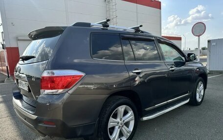 Toyota Highlander III, 2011 год, 2 200 000 рублей, 4 фотография