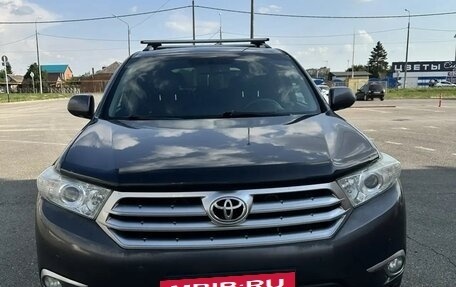 Toyota Highlander III, 2011 год, 2 200 000 рублей, 2 фотография