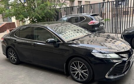 Toyota Camry, 2021 год, 3 000 000 рублей, 2 фотография