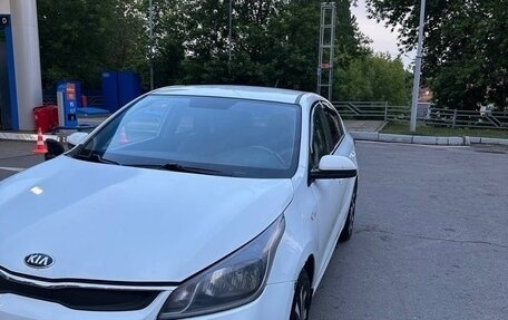 KIA Rio IV, 2018 год, 880 000 рублей, 2 фотография