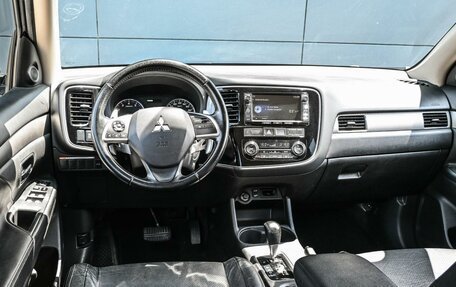 Mitsubishi Outlander III рестайлинг 3, 2014 год, 1 569 000 рублей, 6 фотография