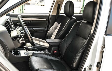Mitsubishi Outlander III рестайлинг 3, 2014 год, 1 569 000 рублей, 10 фотография
