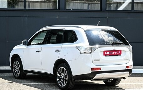 Mitsubishi Outlander III рестайлинг 3, 2014 год, 1 569 000 рублей, 2 фотография