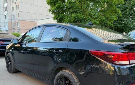 KIA Rio IV, 2018 год, 1 400 000 рублей, 2 фотография