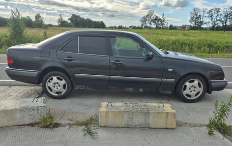 Mercedes-Benz E-Класс, 1996 год, 300 000 рублей, 3 фотография