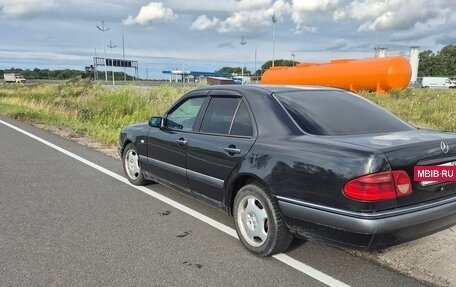 Mercedes-Benz E-Класс, 1996 год, 300 000 рублей, 2 фотография