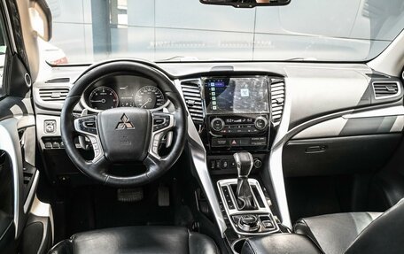 Mitsubishi Pajero Sport III рестайлинг, 2016 год, 2 729 000 рублей, 6 фотография